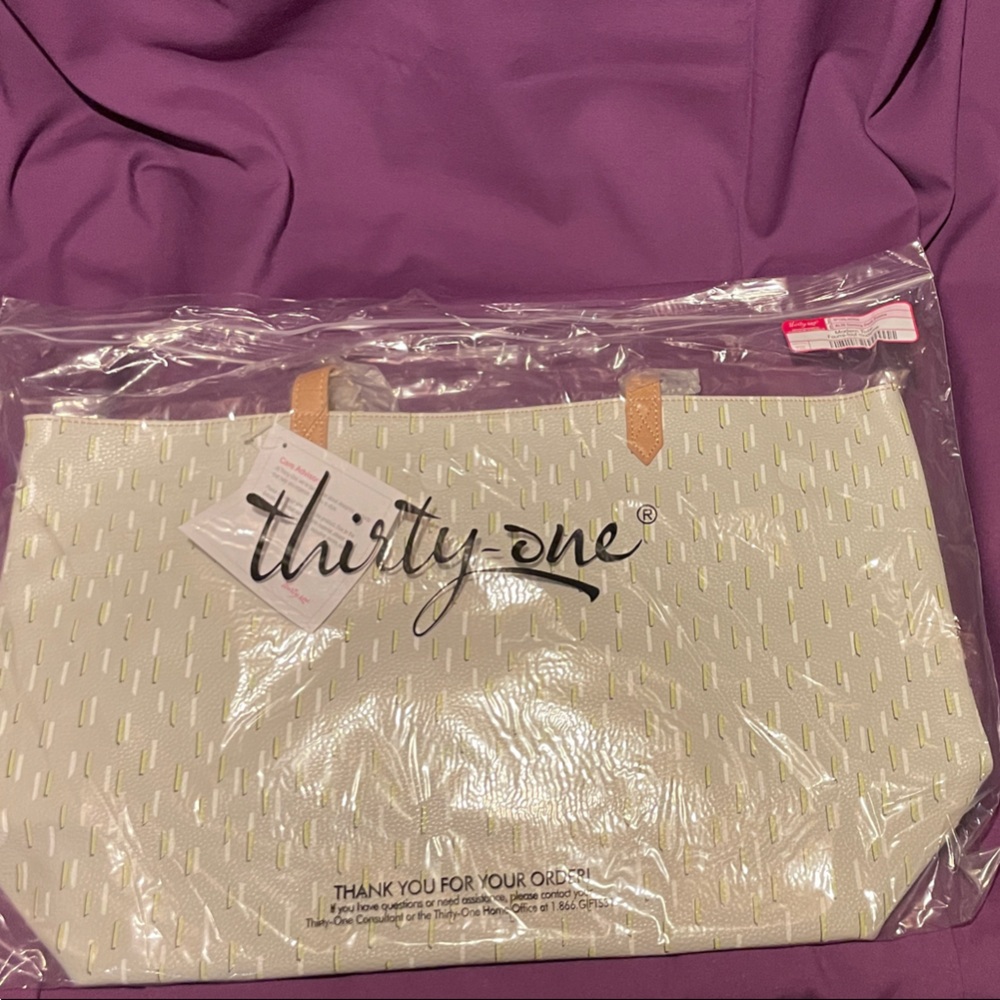 Thirty-One Cream Modern Tote with Subtle Pattern